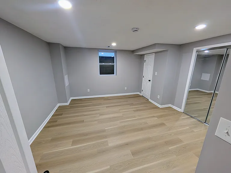 7718 Kenwood Ave — Photo 22