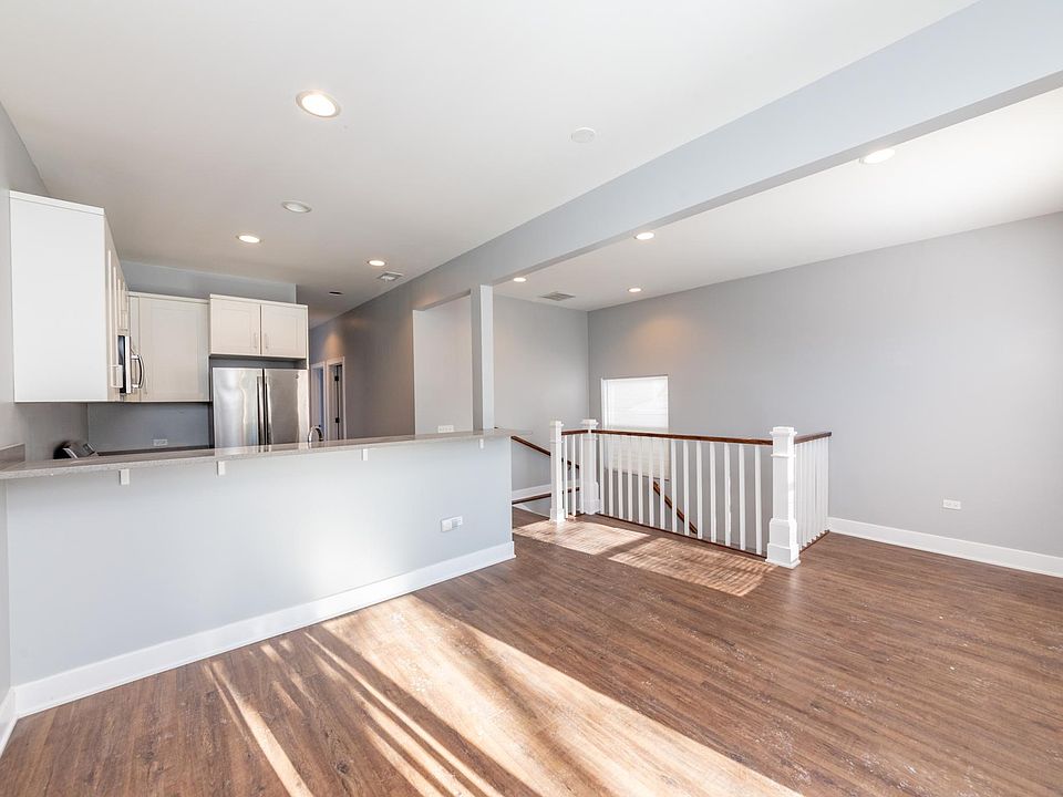 1st image of 1810 W Touhy Ave #2F