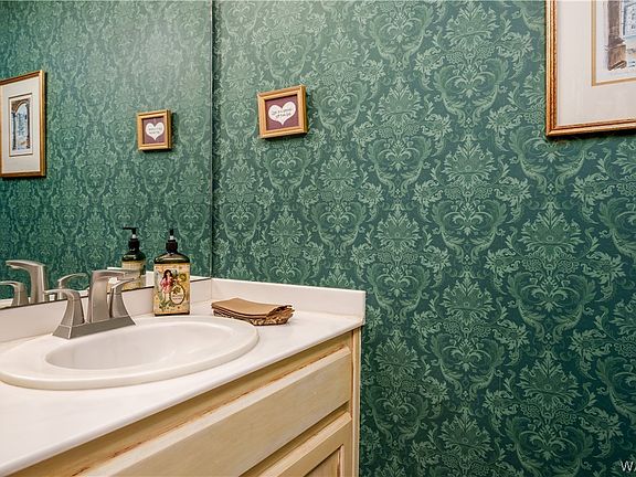 5th image of 1713 Saint Charles Pl
