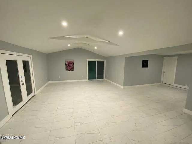 5 bed, 1810 sqft, $2,799 — Photo 2