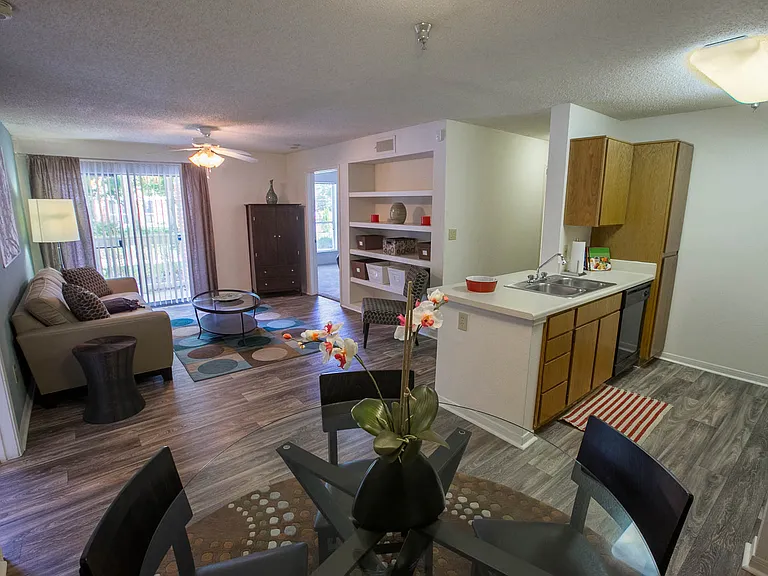 The Residence at White River Apartments — Photo 18