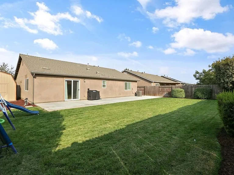2423 W Corvina Ave — Photo 26