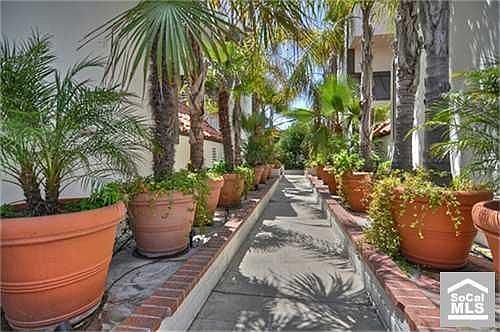 2nd image of 209 19th St
