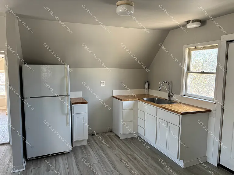 926 Willow St — Photo 5
