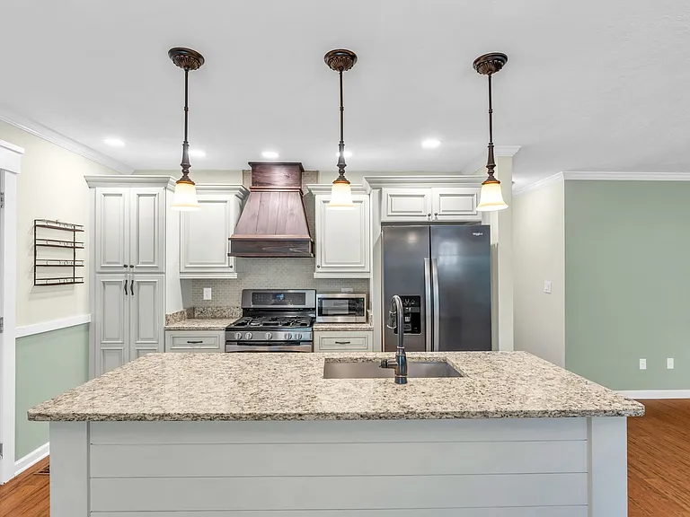 102 Hawkins St — Photo 10