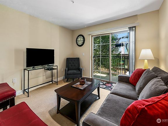 5th image of 700 E Denny Way #207