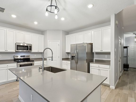 4th image of 12750 Josslyn Ln #12750