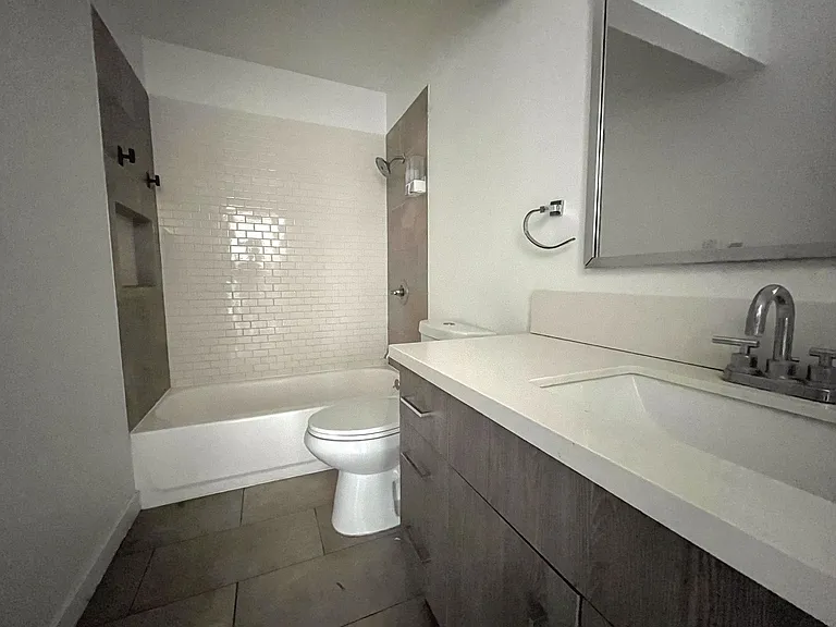 110 S Eucalyptus Ave — Photo 16