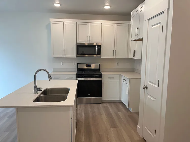 902 N 1280 E — Photo 3