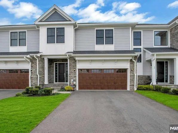 33 Saint Andrews Circle Riv, Westwood, NJ 07675