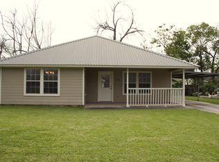 409 Thomas St, Clute, TX 77531