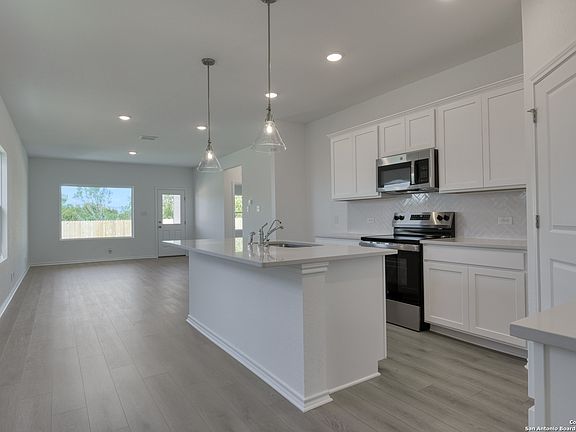 5th image of 13719 Birch Crossing