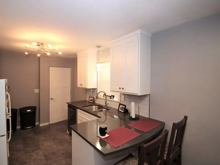 818 W College Ave — Photo 7
