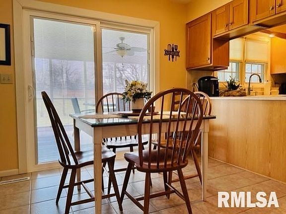 3rd image of 2315 Windsor Ct