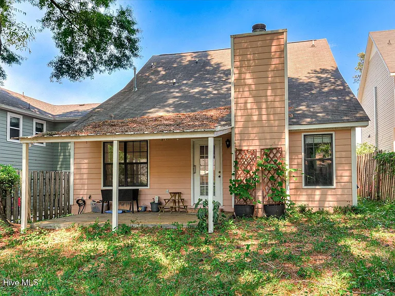 2528 Commons Trce — Photo 45