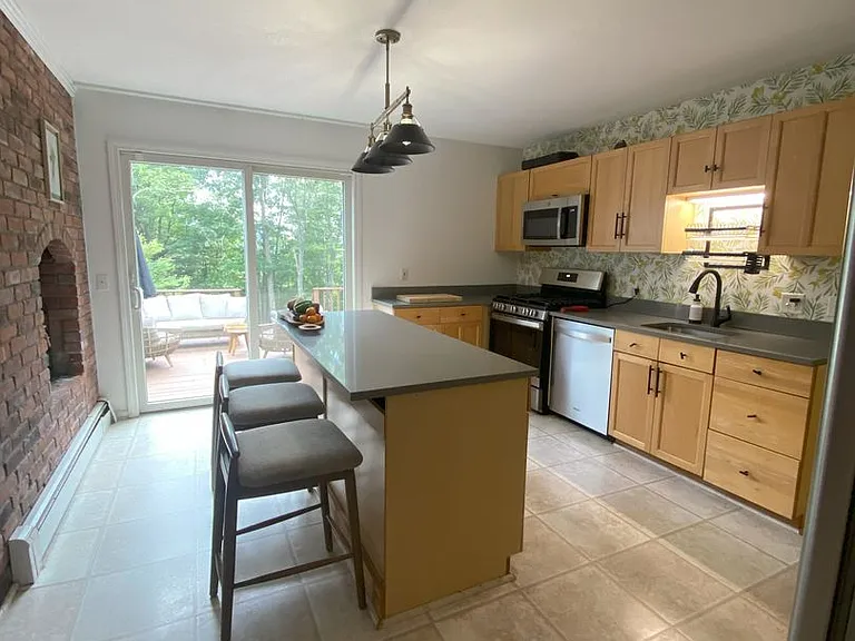 65 Leroi Dr — Photo 12