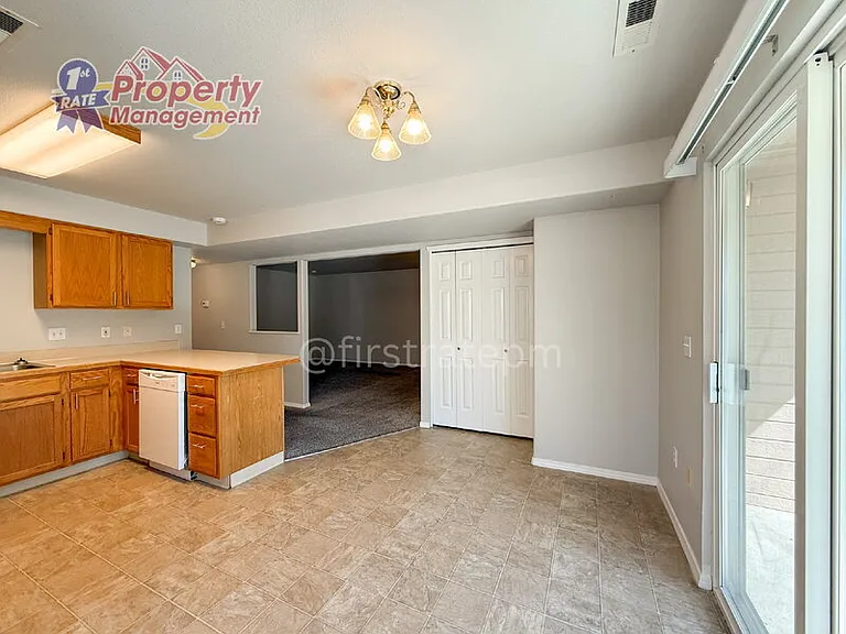 2914 W Stewart Ave #201 — Photo 9