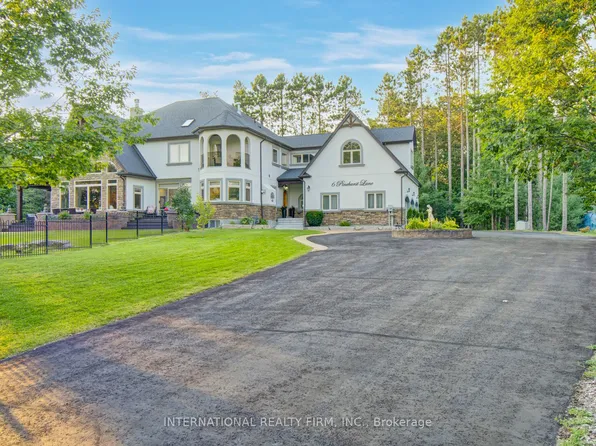 6 Pinehurst Ln, Springwater, ON L9X 0C7