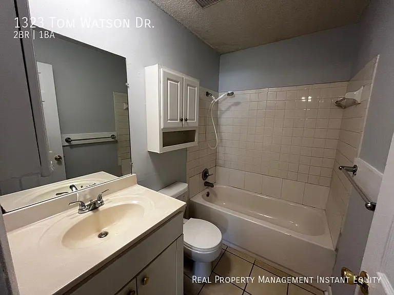 1323 Tom Watson Dr — Photo 5