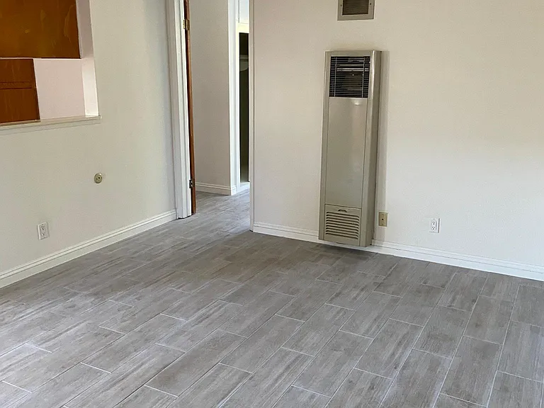 921 E Las Tunas Dr — Photo 5