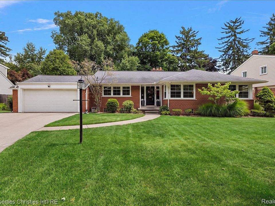 1st image of 925 Westchester Way