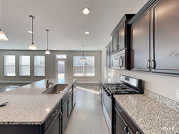 4th image of 317 Legendres Dr