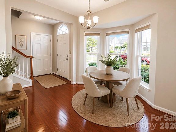 5th image of 320 Shingleoak Dr