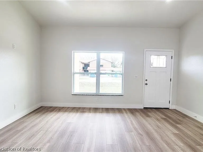 4317 Lafayette Ave — Photo 2