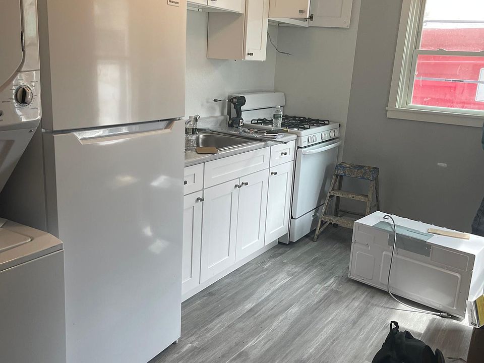 Brand New Kitchen- appliances, floors, cabinets