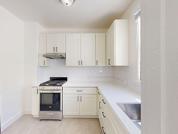 2nd image of 2079 Market St #5117710
