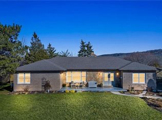 27 Cline Mountain Rd S, Grimsby, ON L3M4B4