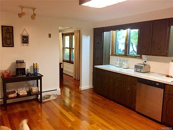 4th image of 91 Torry Dr