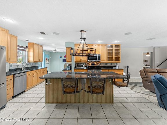 5th image of 310 Kent Dr