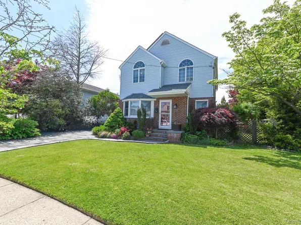 248 Fendale Street, Franklin Square, NY 11010