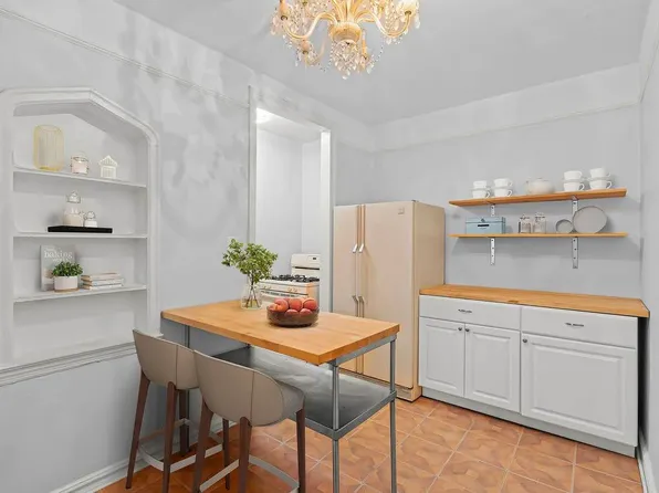 300 Ocean Parkway image 2 of 16