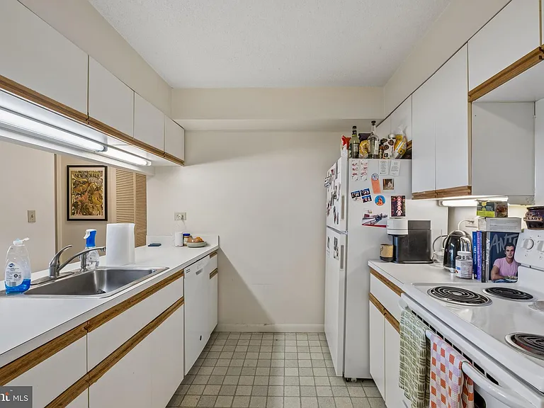 233 S 6th St #912B — Photo 4
