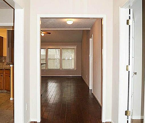 3rd image of 2702 Plantation Dr
