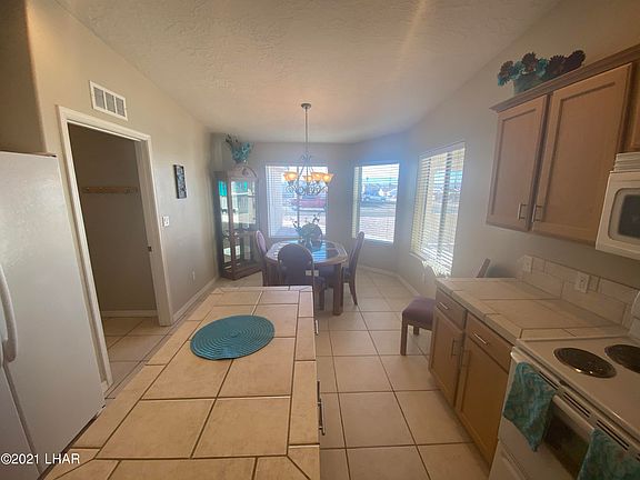 4th image of 2401 Hillview Dr