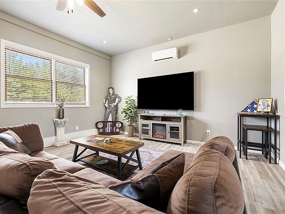4th image of 7421 Terry St