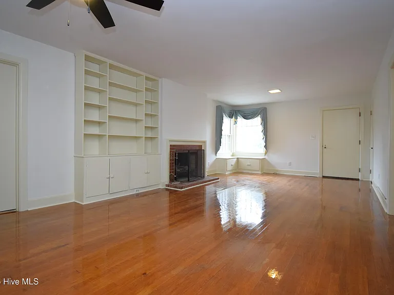 482 Snow Hill St — Photo 6
