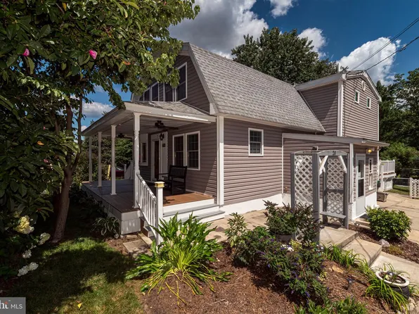 20 Meadow Rd, New Castle, DE 19720