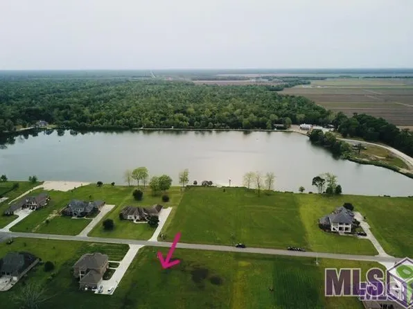 729 W Lake Dr, Port Allen, LA 70767