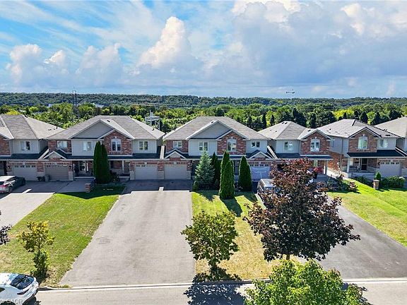 3rd image of 69 Sumner Cres
