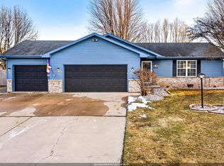 W5981 Woodsedge Ct, Appleton, WI 54915