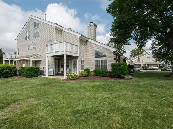 5088 Heathglen Cir, Virginia Beach, VA 23456