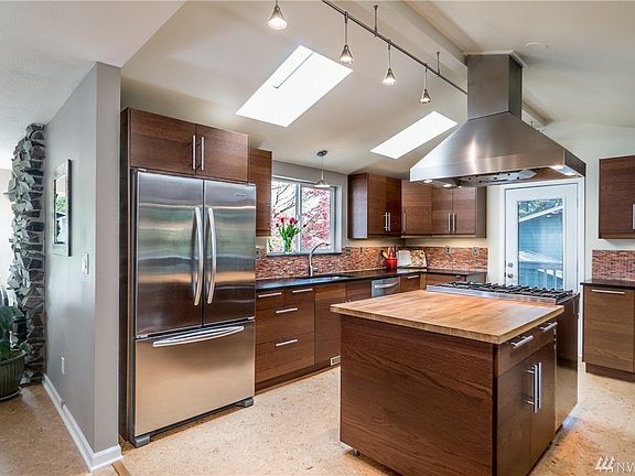 5th image of 9203 NE 136th Pl