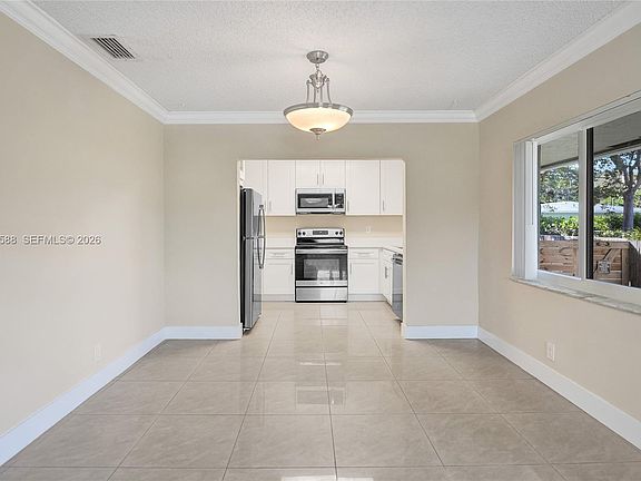 5th image of 920 SW 28th St #1-2