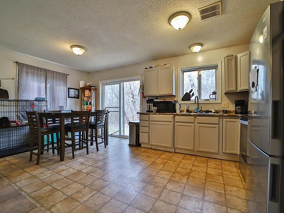 4th image of 2723 E Division St