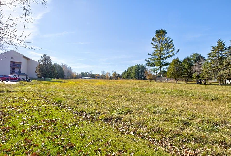 2nd image of Oconto Ave