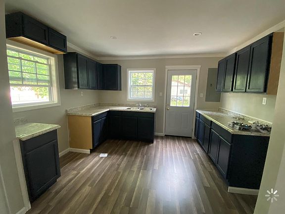 4th image of 724 N Miller Ave